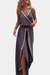 Ντονατίλα Ολόσωμη Φόρμα με Χρυσές Λεπτομέρειες και Ανοιχτό Μπατζάκι