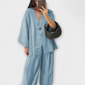 Jacqueline - Casual τοπ με V λαιμόκοψη και παντελόνι δίδυμο