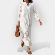 Ανάλαφρο φόρεμα με δαντελένιες λεπτομέρειες