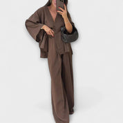 Jacqueline - Casual τοπ με V λαιμόκοψη και παντελόνι δίδυμο