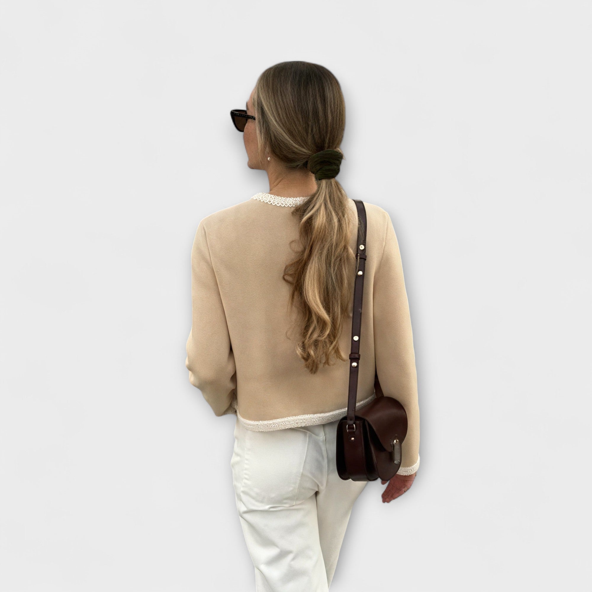 Κλασικό κασκόλ με διακοσμητικές τσέπες