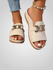 Έστερ | Σανδάλια με Λουράκι και Αγκράφα