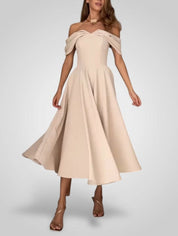 Κομψό Μάξι Φόρεμα με Ανοιχτούς Ώμους και Πτυχωτό Ντιζάιν