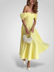 Κομψό Μάξι Φόρεμα με Ανοιχτούς Ώμους και Πτυχωτό Ντιζάιν