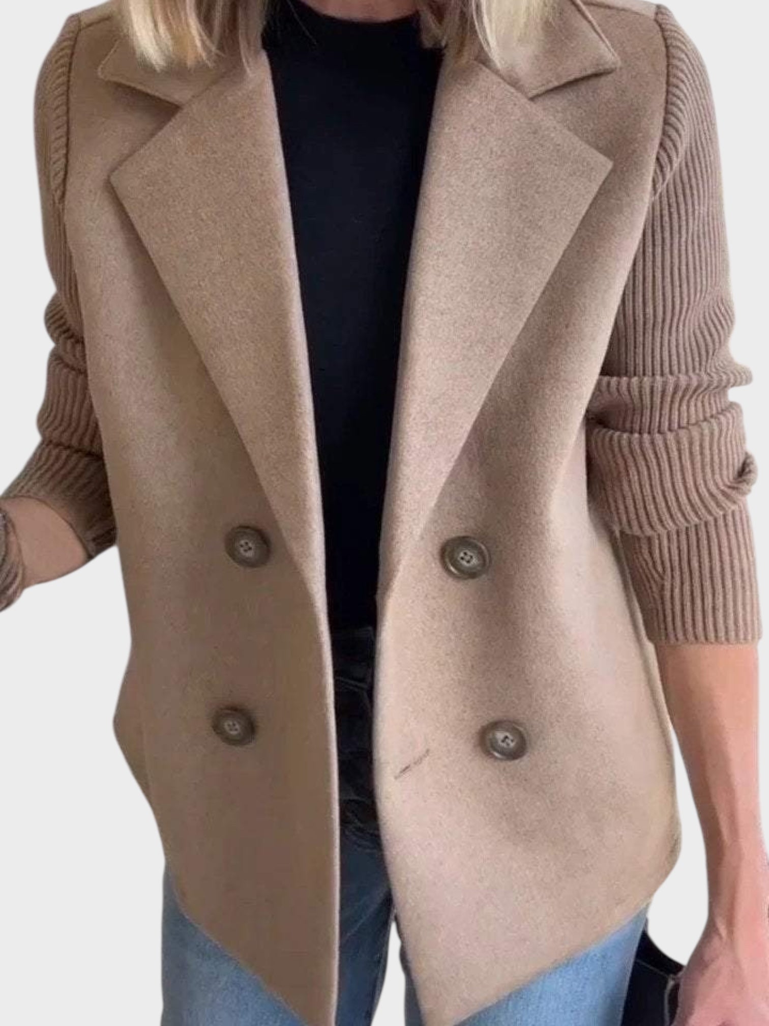 Κομψό σακάκι με πλεκτά μανίκια