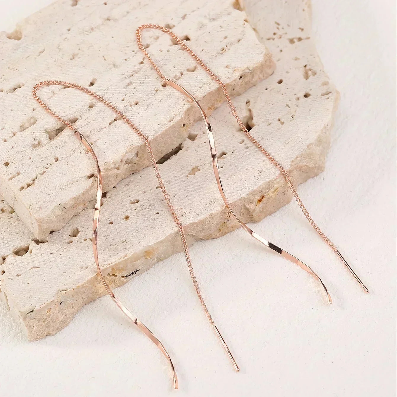 Μακριά Σκουλαρίκια με Σχέδιο Κυμάτων