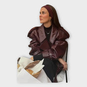 Δερμάτινο Μπουφάν με Ζώνη και Μοντέρνα Λεπτομέρεια