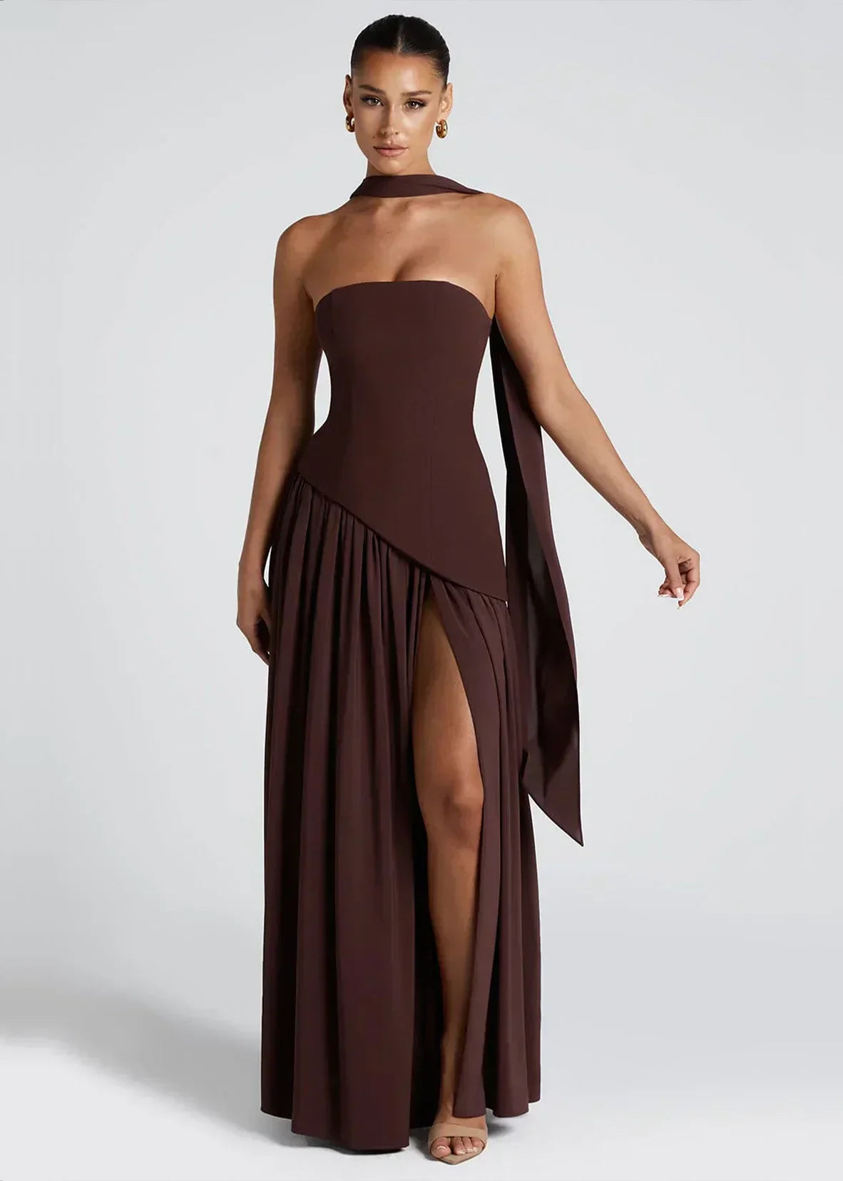 Elena – Maxi Φόρεμα με Ανοιχτούς Ώμους, Σκίσιμο & Choker Λεπτομέρεια