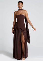 Elena – Maxi Φόρεμα με Ανοιχτούς Ώμους, Σκίσιμο & Choker Λεπτομέρεια