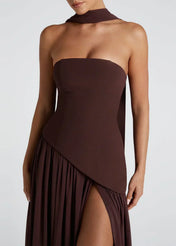 Elena – Maxi Φόρεμα με Ανοιχτούς Ώμους, Σκίσιμο & Choker Λεπτομέρεια