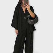 Jacqueline - Casual τοπ με V λαιμόκοψη και παντελόνι δίδυμο