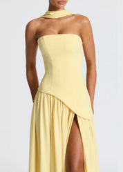 Elena – Maxi Φόρεμα με Ανοιχτούς Ώμους, Σκίσιμο & Choker Λεπτομέρεια