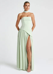 Elena – Maxi Φόρεμα με Ανοιχτούς Ώμους, Σκίσιμο & Choker Λεπτομέρεια