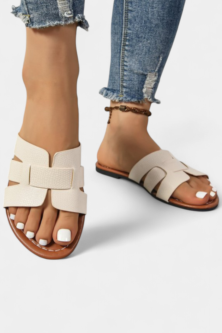 Silvia σανδάλια με κλασικό σχέδιο και γεωμετρικό κόψιμο