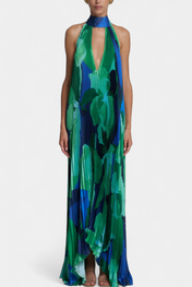 Giselle μακρύ πλισέ φόρεμα με λαιμόκοψη και κομψή κίνηση