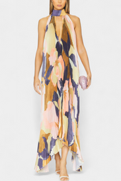 Giselle μακρύ πλισέ φόρεμα με λαιμόκοψη και κομψή κίνηση