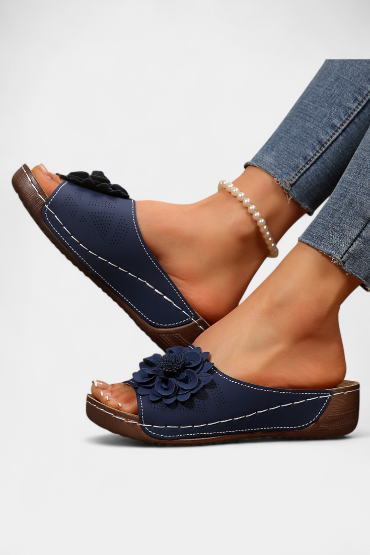 Πλούσια ορθοπεδικά σανδάλια με τρισδιάστατο λουλούδι και μαξιλαράκι