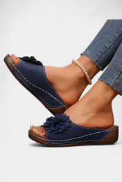 Πλούσια ορθοπεδικά σανδάλια με τρισδιάστατο λουλούδι και μαξιλαράκι