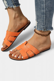 Silvia σανδάλια με κλασικό σχέδιο και γεωμετρικό κόψιμο