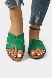 Silvia σανδάλια με κλασικό σχέδιο και γεωμετρικό κόψιμο