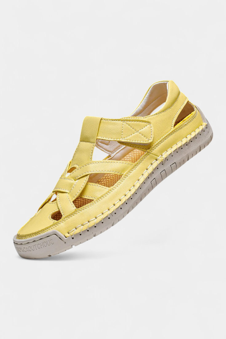 Εργονομικά πέδιλα από συνθετικό δέρμα Kaia κομμένα στο πλάι