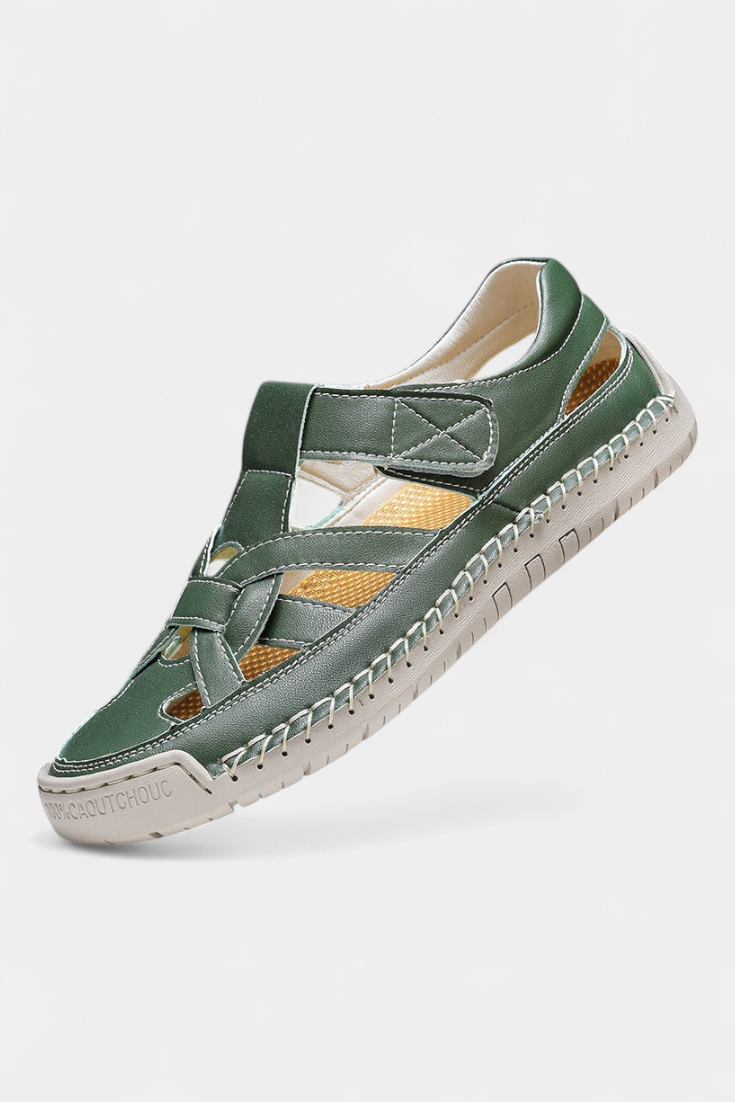 Εργονομικά πέδιλα από συνθετικό δέρμα Kaia κομμένα στο πλάι