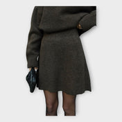 Σετ Πλεκτής Μπλούζας και Φούστας με Μοντέρνα Γραμμή