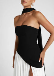 Elena – Maxi Φόρεμα με Ανοιχτούς Ώμους, Σκίσιμο & Choker Λεπτομέρεια